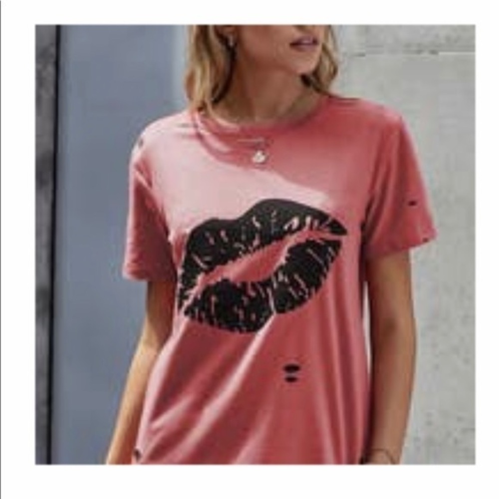 DISTRESSED‎ LIPS TEE SHIRT